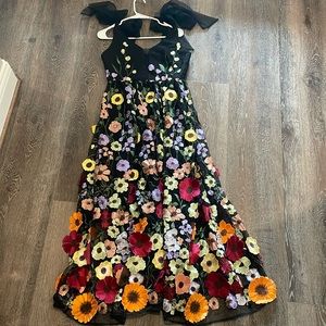 NWT Beautiful floral dress. Size M